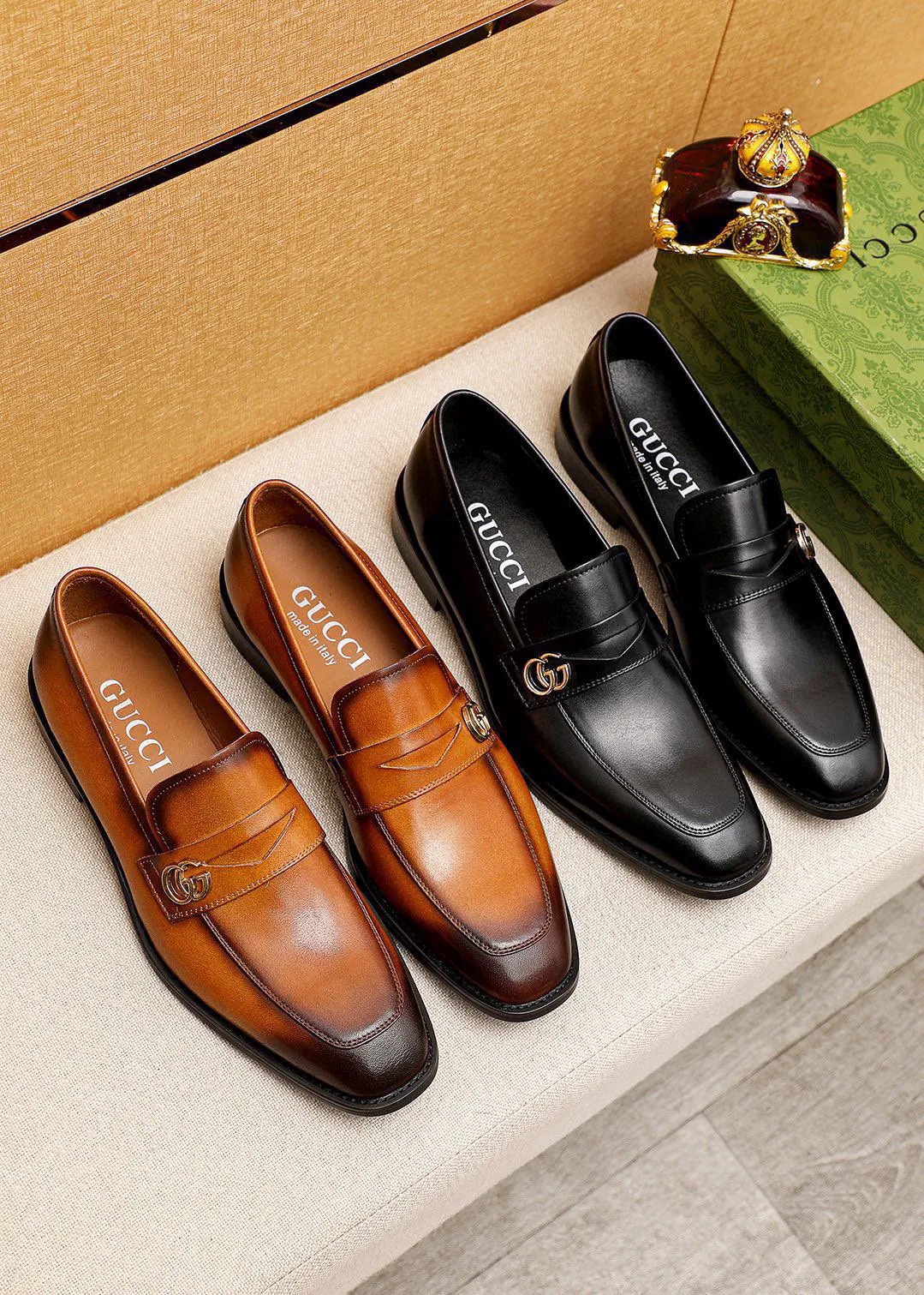Men's shoes 💰400 💐 Product trademark: GUCCI "Gucci" casual leather shoes Regular size: 39-44 (38.45.46🉑️Customized) Product materials: Selected imported first-layer calfskin upper + luxury hardware buckle, imported 🐑 sheepskin lining. Strong three-dimensional visual effect, combined outsole Color: 2⃣️colors available